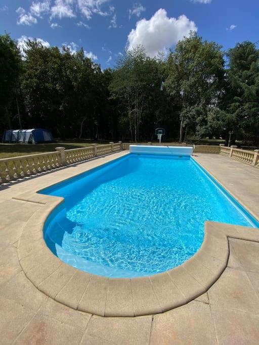 Villa Le Cabaret Paisible Avec Piscine Montierchaume Exterior foto