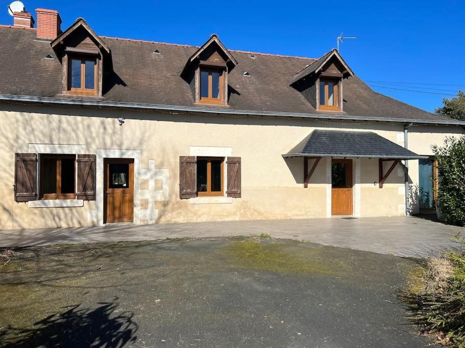Villa Le Cabaret Paisible Avec Piscine Montierchaume Exterior foto